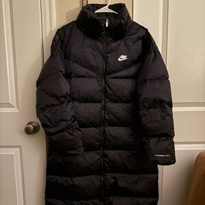 Nike Therma-FIT mid length puffer coat. NO HOOD, high collar, Small NWOT